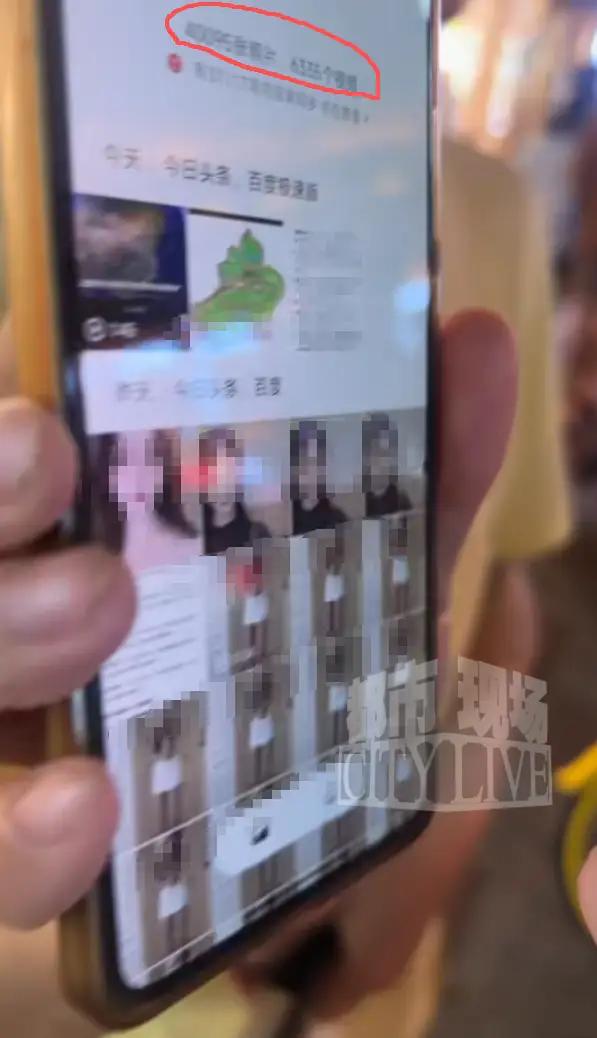 山西太原，一女大学生和朋友在奶茶店门口，发现一男子拿手机偷拍她，摄像头直接对着她