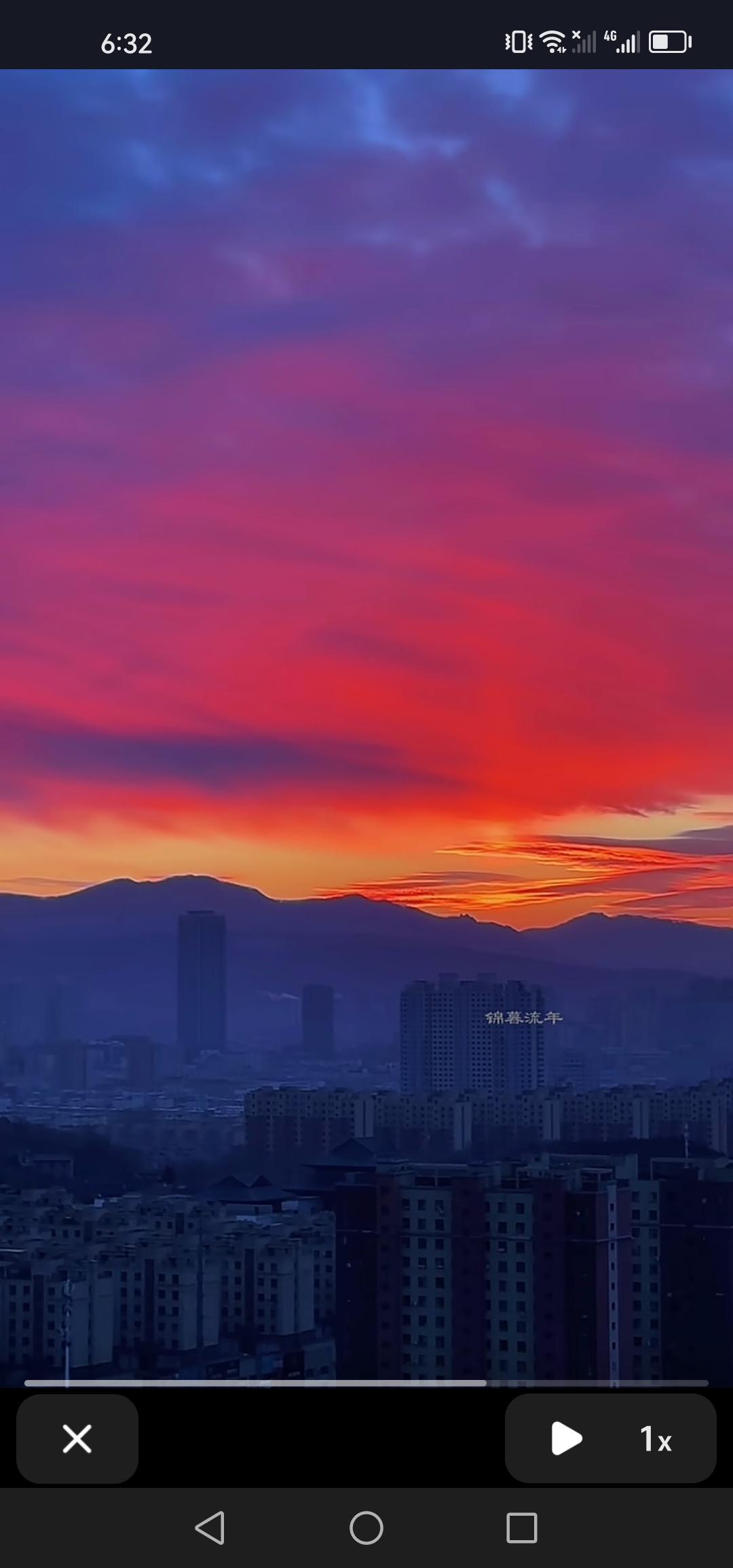 12月17日，吉林市清晨的朝霞着实美极了，那是难得一见的绮丽景象。

今日清晨，