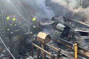 节哀 由红鸟航空公司运营的比奇C90型飞机从邦首府兰契起飞，但由于天气原因请求更