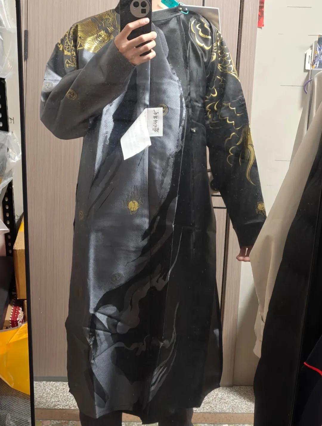 一时冲动网购了一件唐制圆领袍，感觉怪怪的，适合在什么场合穿呢？