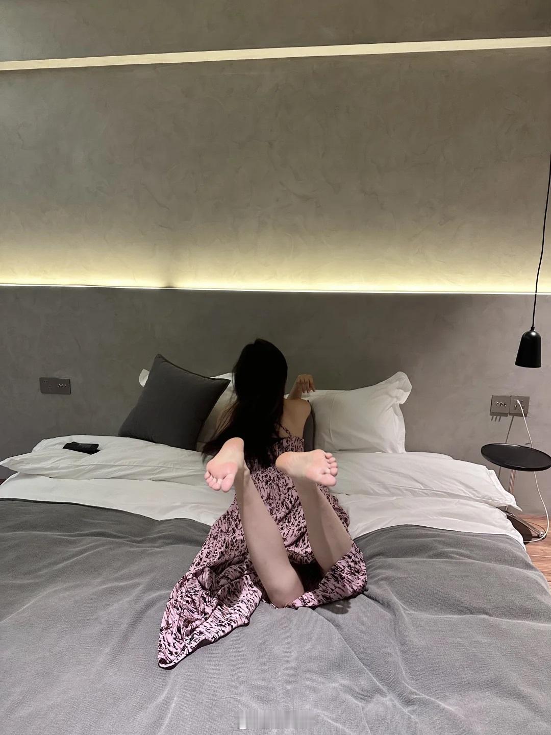 听说脚大的女生都有福气🙈  ​​​