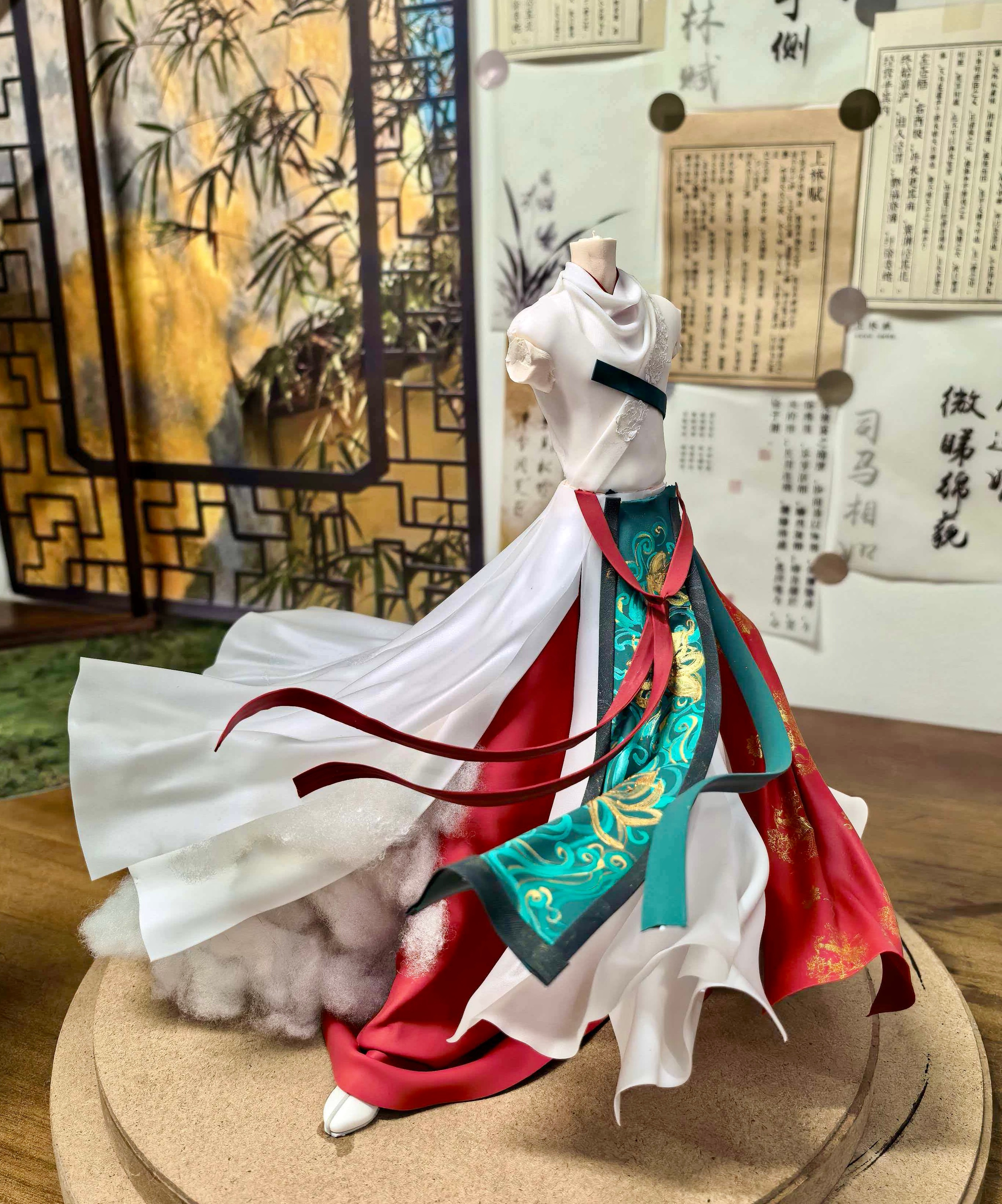 發現老師總是在大半夜給我更新。。。。所以藝術創作都在夜晚嗎。她一邊捏阿儷我一邊寫