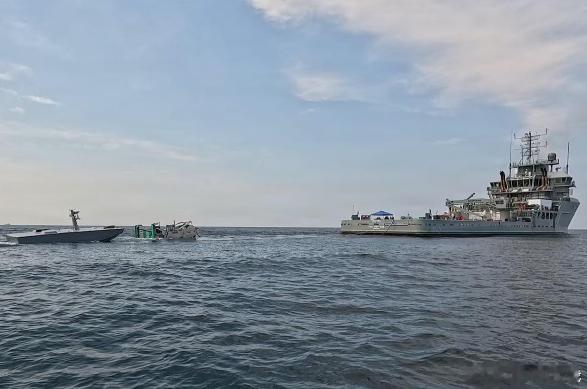 美海军测试机器人海上加油，无人艇续航不再受限，高威胁海域也能去2026年9月3日