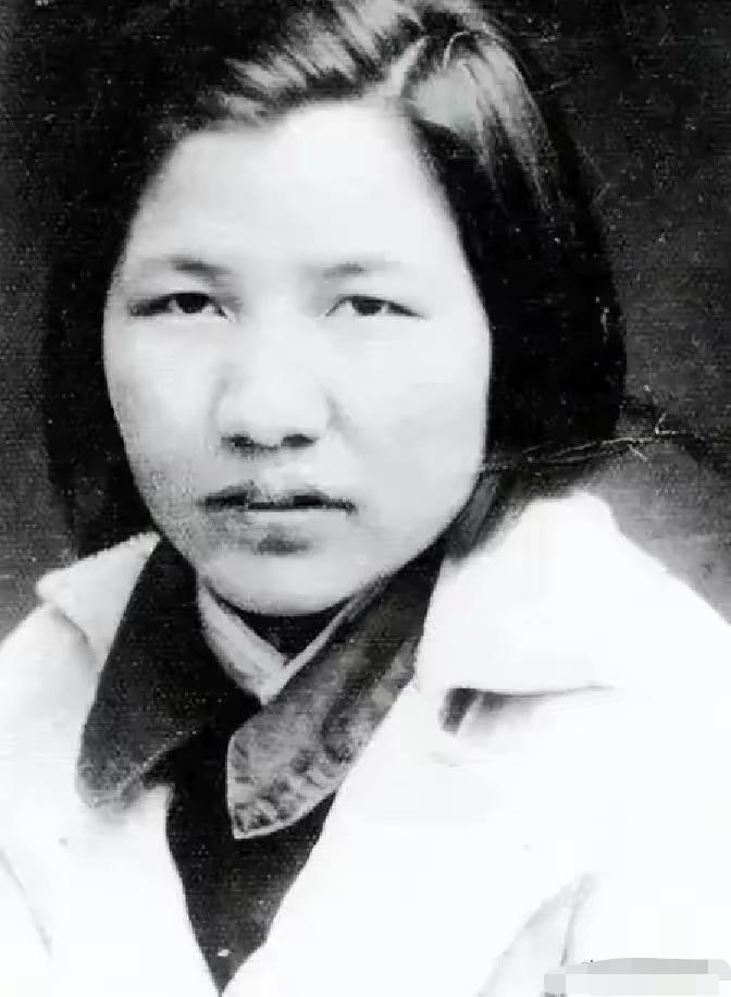 1950年，毛泽民的前妻钱希均去看毛主席，轻声说道：“泽民不在了，主席要照顾一下
