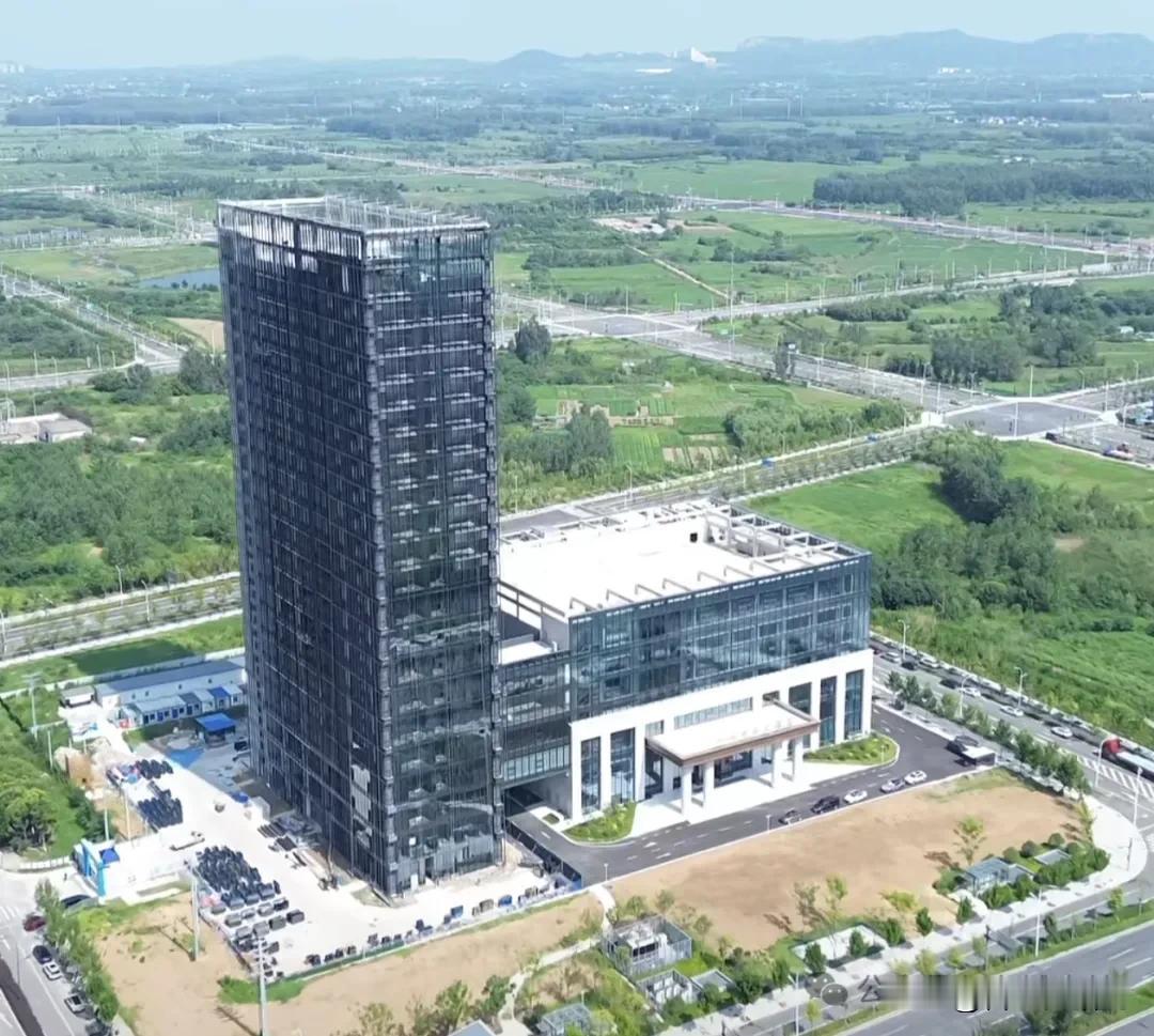 航拍实拍！肥东和睦湖迎来重磅地标，县域规划五星级酒店实景已成型
如果你最近开车走