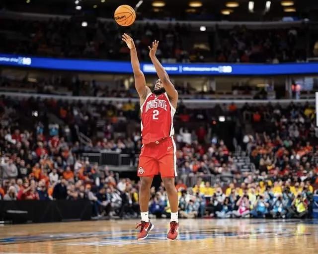 NBA夏季联赛，火箭对阵掘金的比赛中，出现了非常奇葩的一幕。火箭的二轮状元桑顿，