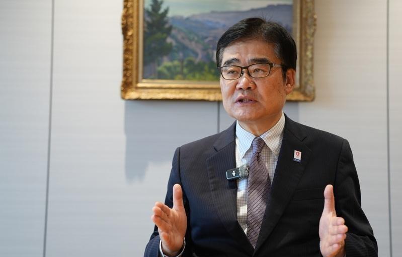 是真扛不住了！8000多家日企无视高市，拉死者站台，只求中国能放过他们一马？
