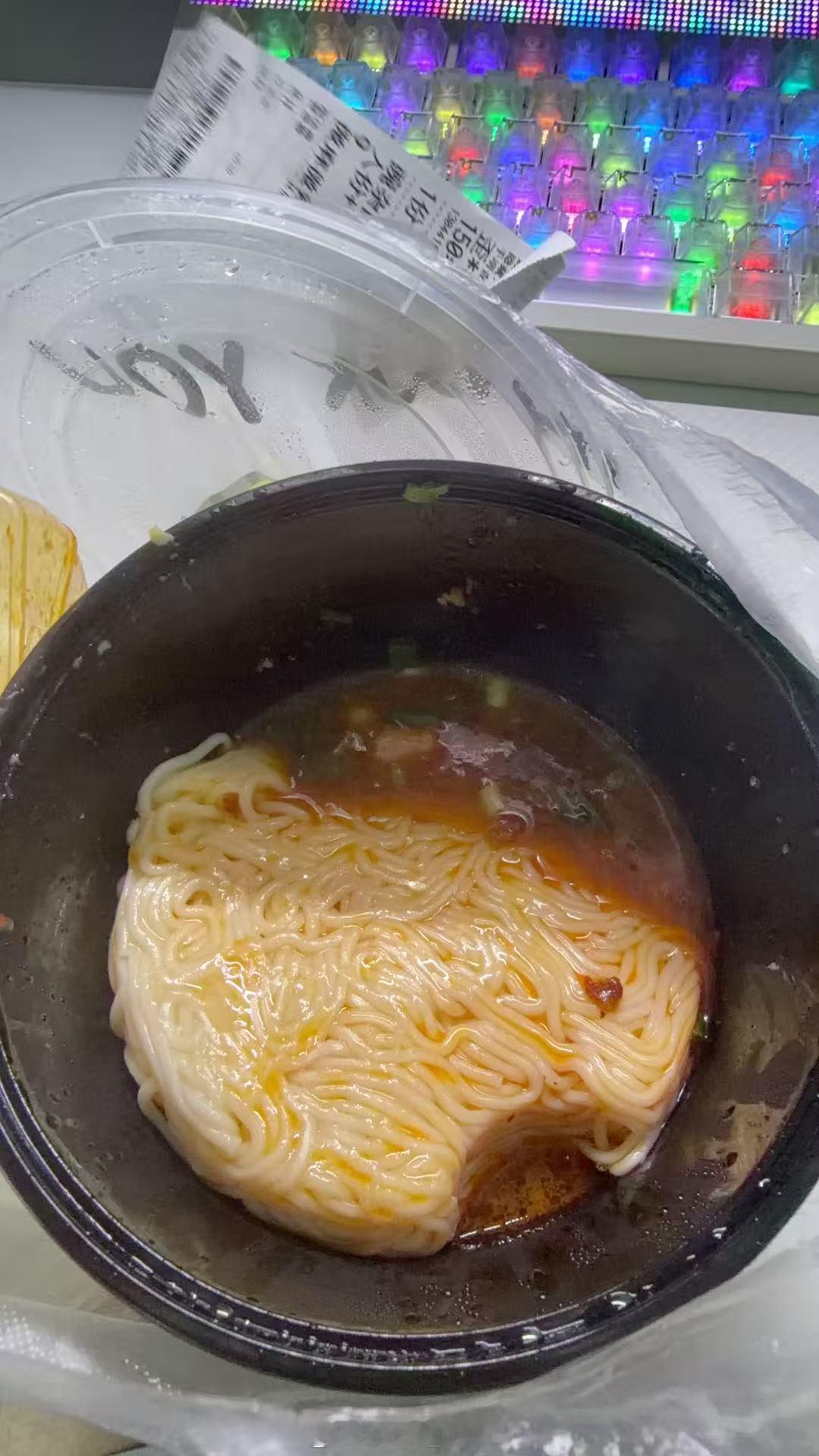 迄今为止吃过最委屈的一顿面明确标注了餐具（因为我真没筷子）然后竟然没餐具我赶紧联