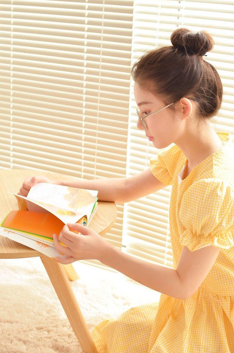 阳光洒进来的午后少女温暖而宁静分享美少女倩影 美少女 自然清新美少女 温柔美少女