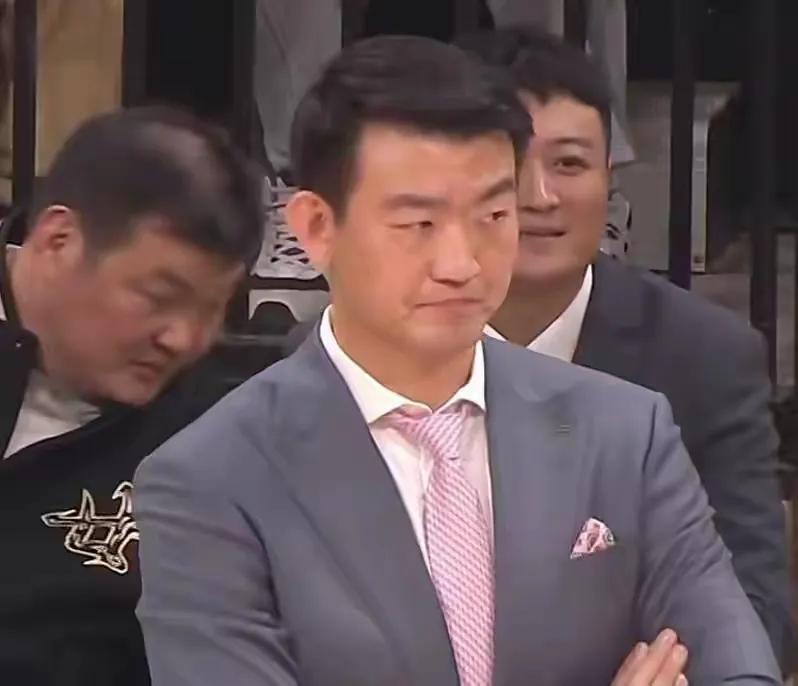 今晚7点35分，央视直播浙江广厦与上海男篮一战很有看头！之前双方均是二胜一负、表