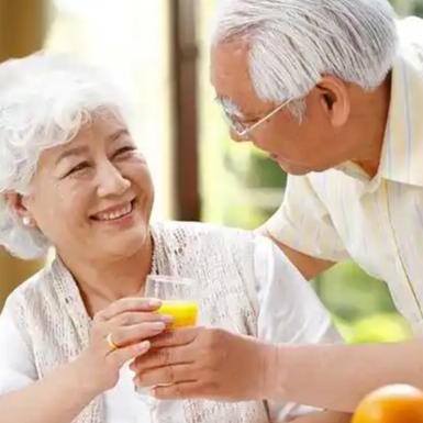 人老了，最值钱的东西到底是啥？你可能会说房子、存款？其实啊，真正金贵的，往往是那
