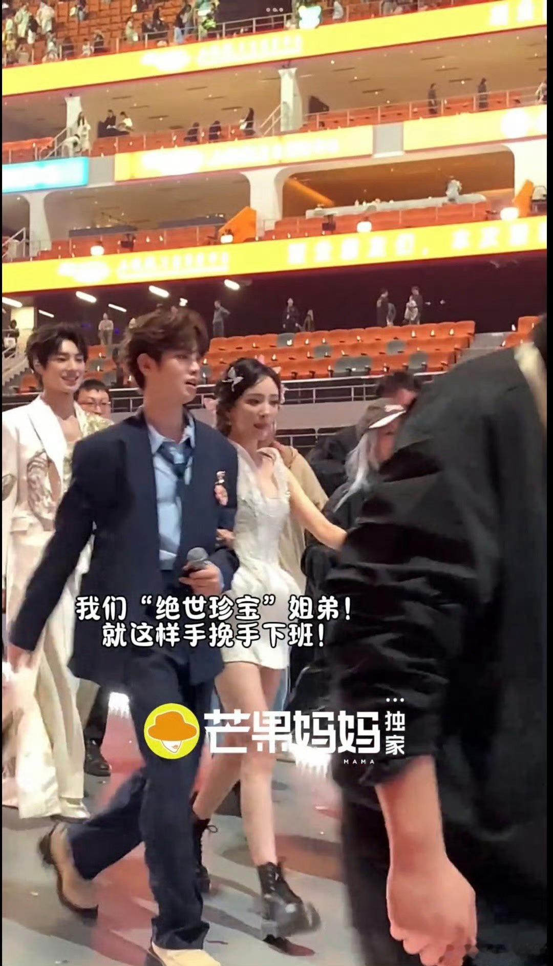 我们的绝世珍宝[送花花]，友谊长存，欢迎大家来看这个年代情感史诗大爆剧生万物。杨