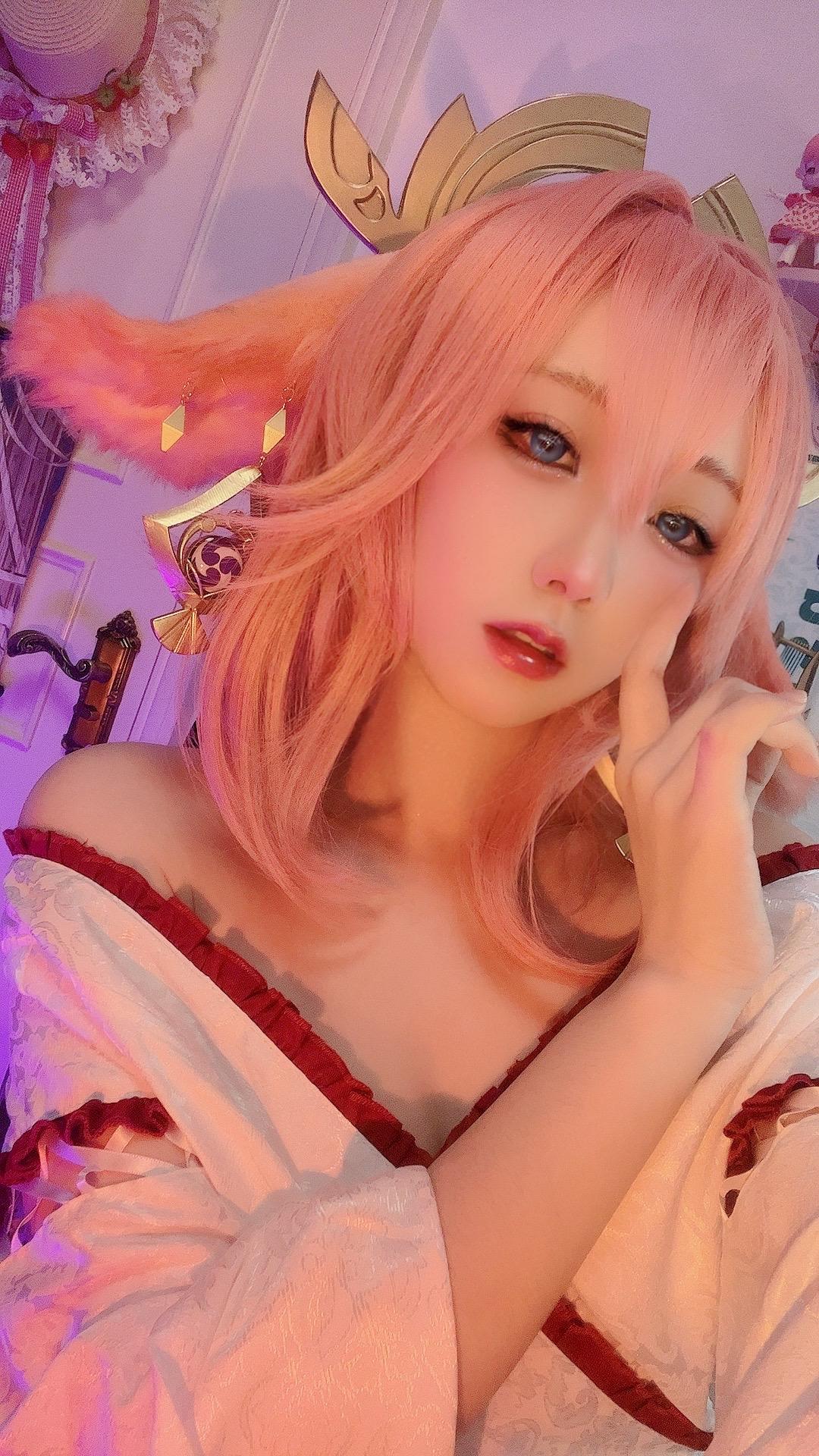 迷人的 感性的 悲伤的。