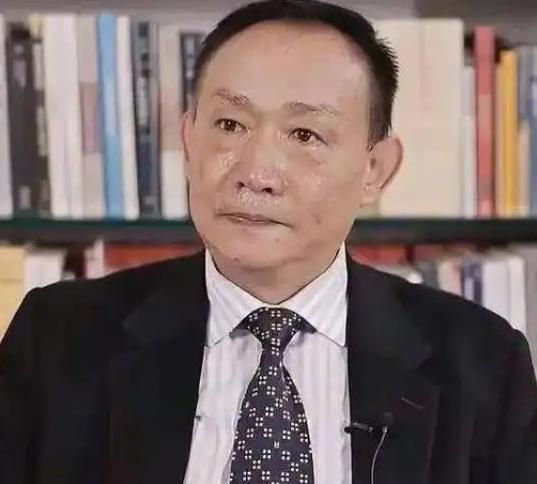 卢麒元教授近日称：美国对中国已经构不成威胁了，美军对中国是没有意义的，美国唯一可