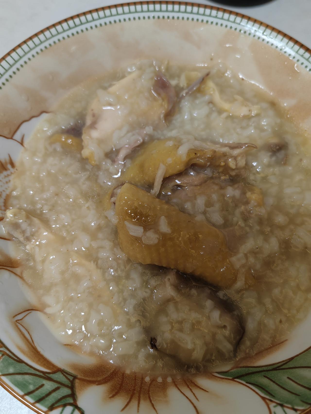 晒图笔记大赛在广州不知不觉中学会了煲粥，边吃边学。已经入乡随俗了，辣的不辣的都可