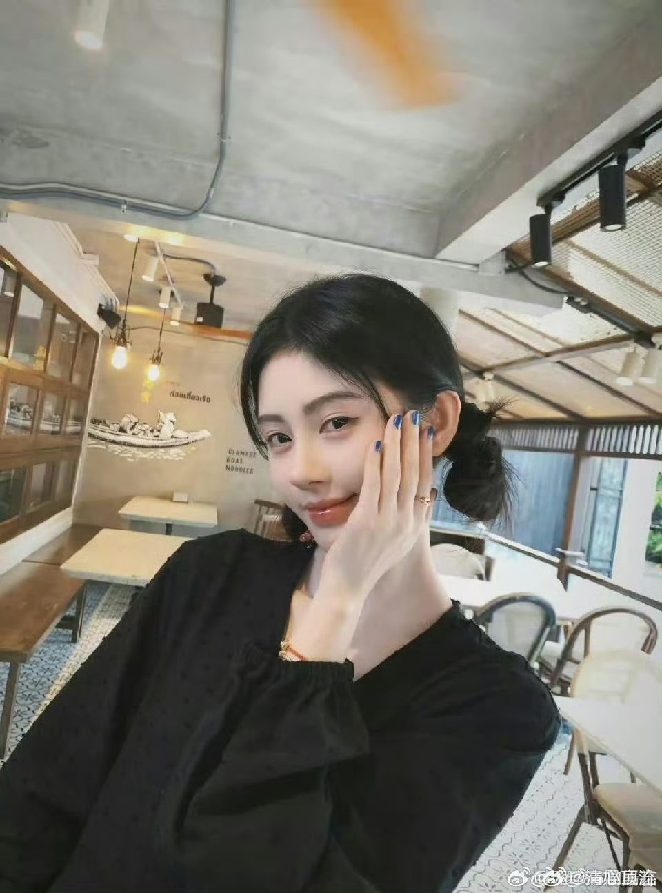 鞠婧祎貌似很好吃的样子哇塞~🤩清淡饮食天花板！鞠婧祎这碗白开水泡饭，看着朴实却