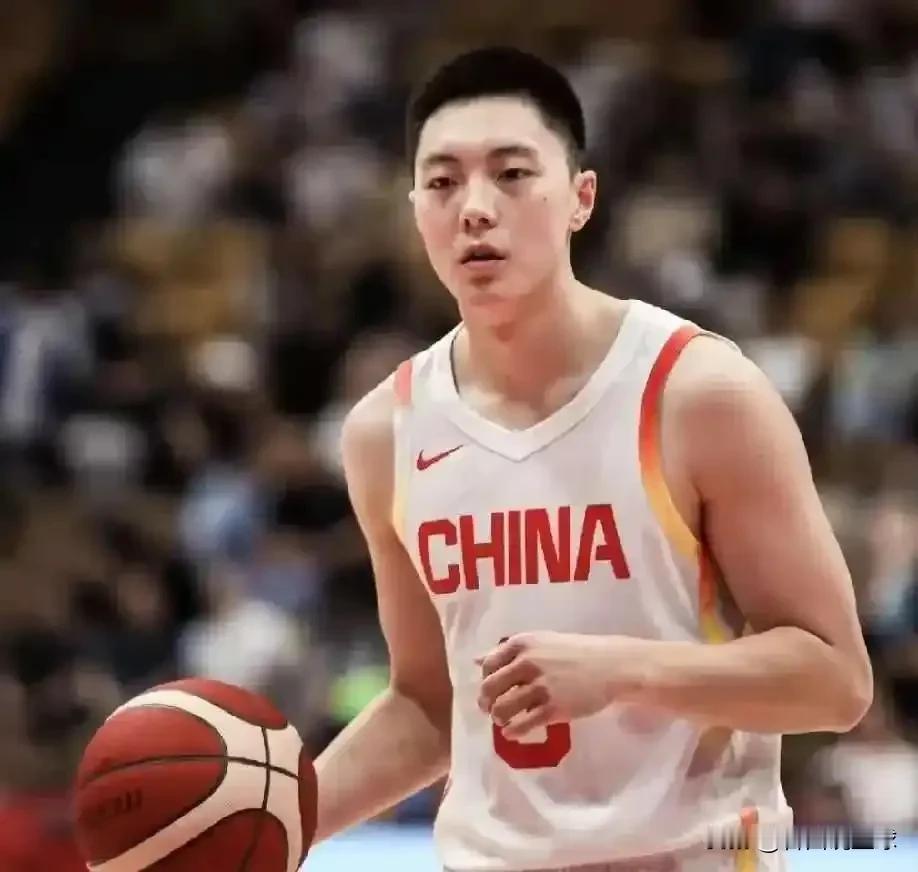 还要调整！今晚中国男篮与韩国男篮在亚洲杯1/4决赛中相遇，凭借前锋王俊杰、朱俊龙