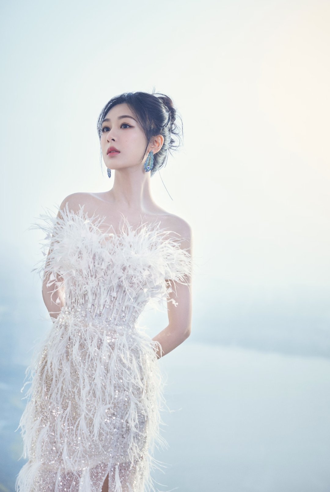 杨紫白色礼服写真～ 