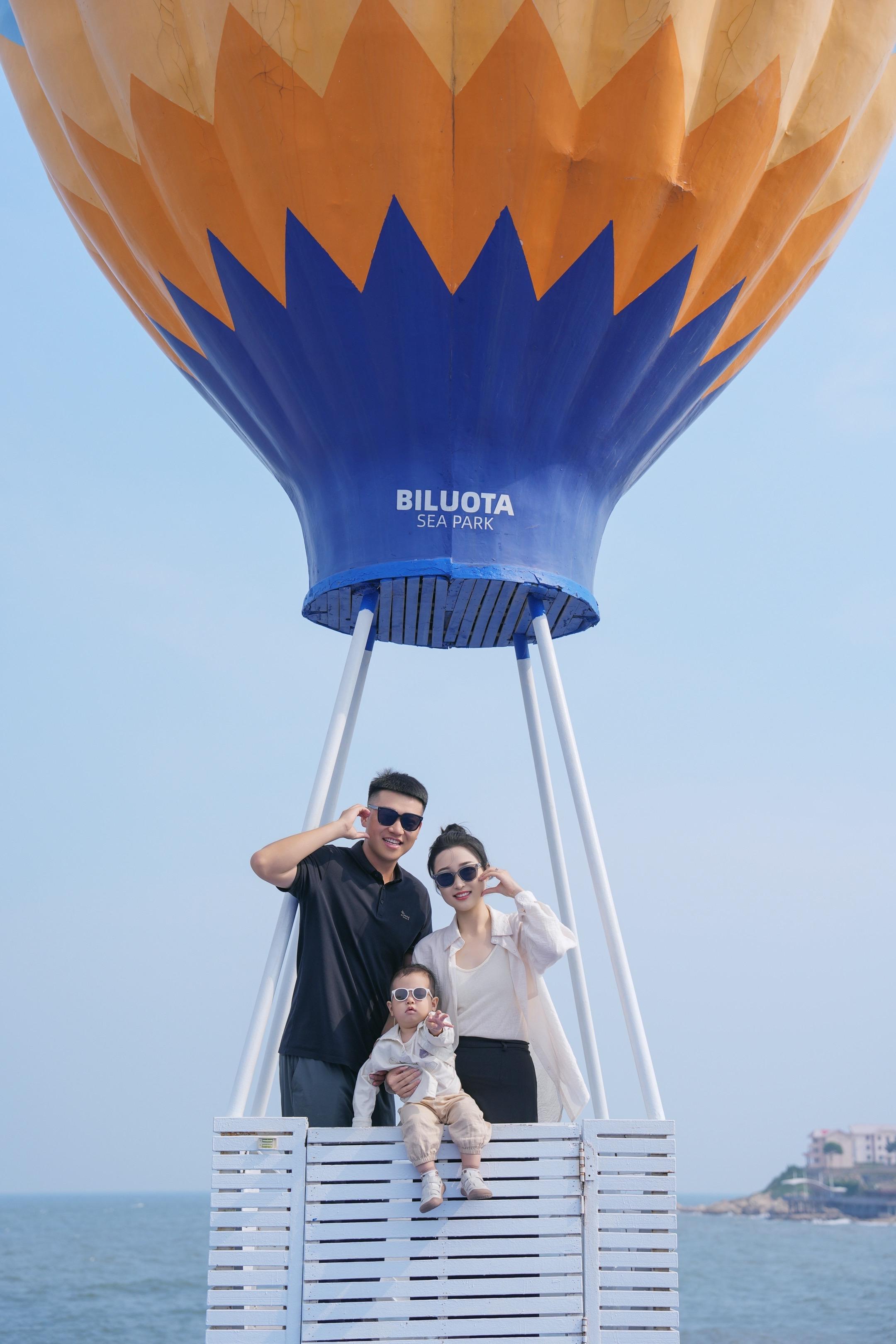 碧螺塔旅拍日记。海风裹着笑声，牵手、奔跑、依偎、对视。