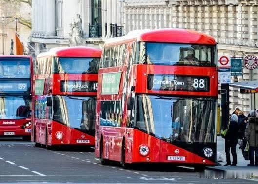 免费巴士，是福利还是投资？ 青年出行政策背后的公共选择。
 
英国绿党（Gree