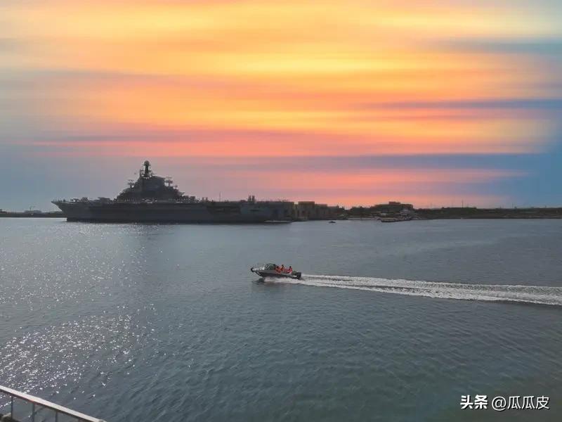 航母优势可太多了。首先是强大的作战半径，像美国的尼米兹级航母，舰载机作战半径能达