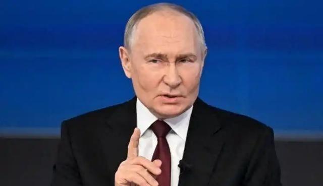 美国记者提问普京，如果中国要解放台湾，俄罗斯会不会掺和一把？普京干脆利落的几个字