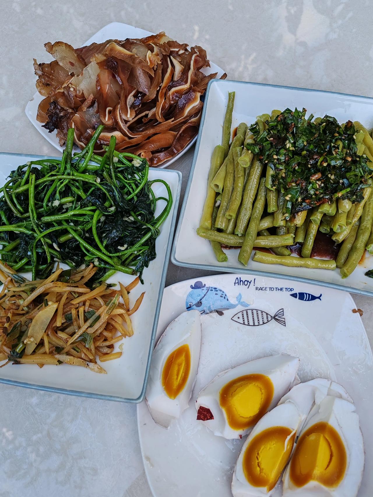 美食与美好，在餐桌上绽放。今天的晚饭我随便一发你将就看[作揖]