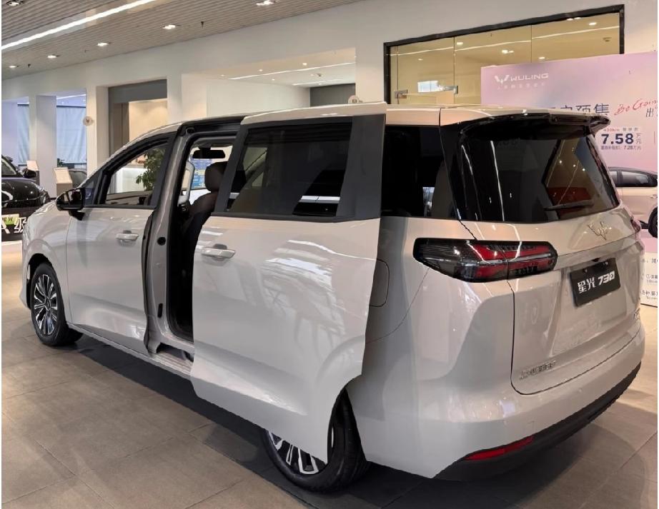 一直没明白这句话！

“人民需要什么，五菱就造什么”的车型，今天彻底被破防了！就