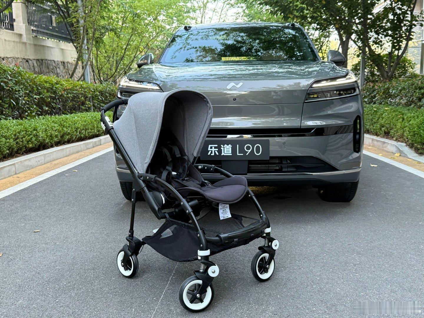 带过孩子出门的，都知道乐道L90这组图的含金量。当年我就是因为塞后备箱太占地方，