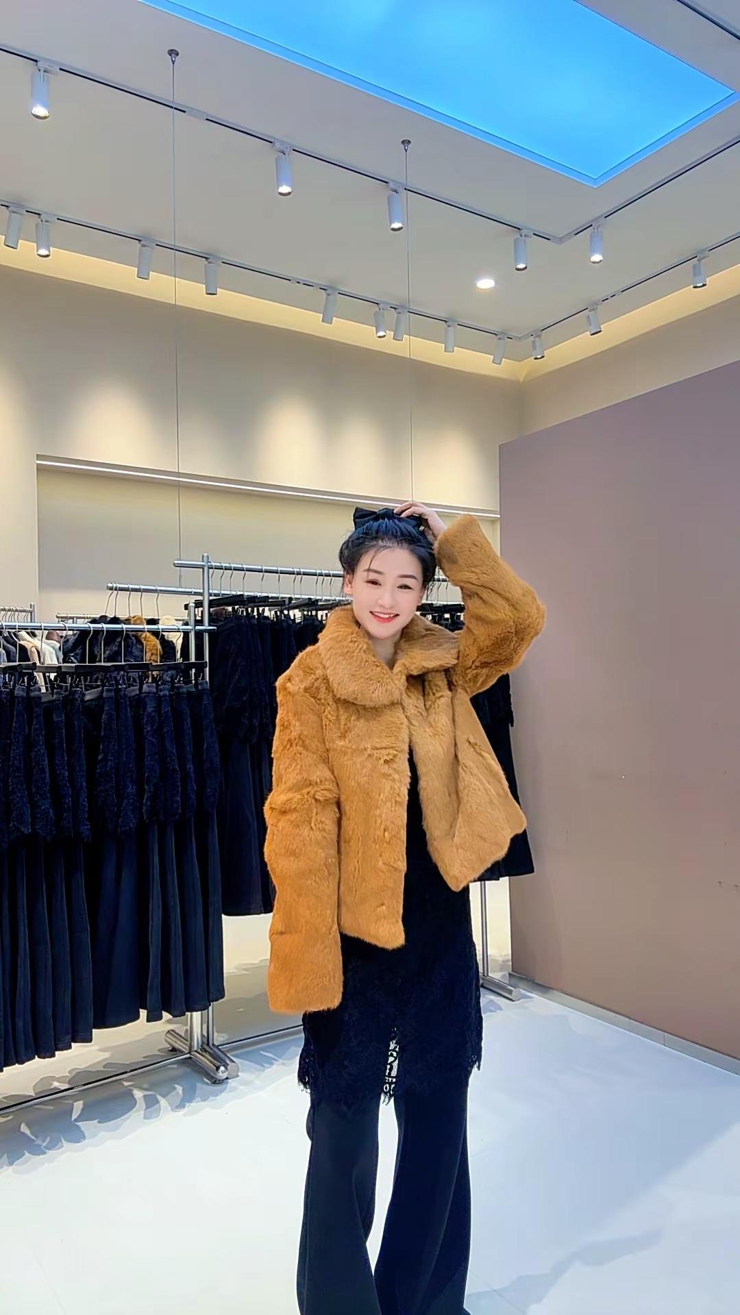 太洋气的衣服买来不知道穿了要去哪里 [捂脸]，普通生活装穿的才得劲[呲牙][呲牙