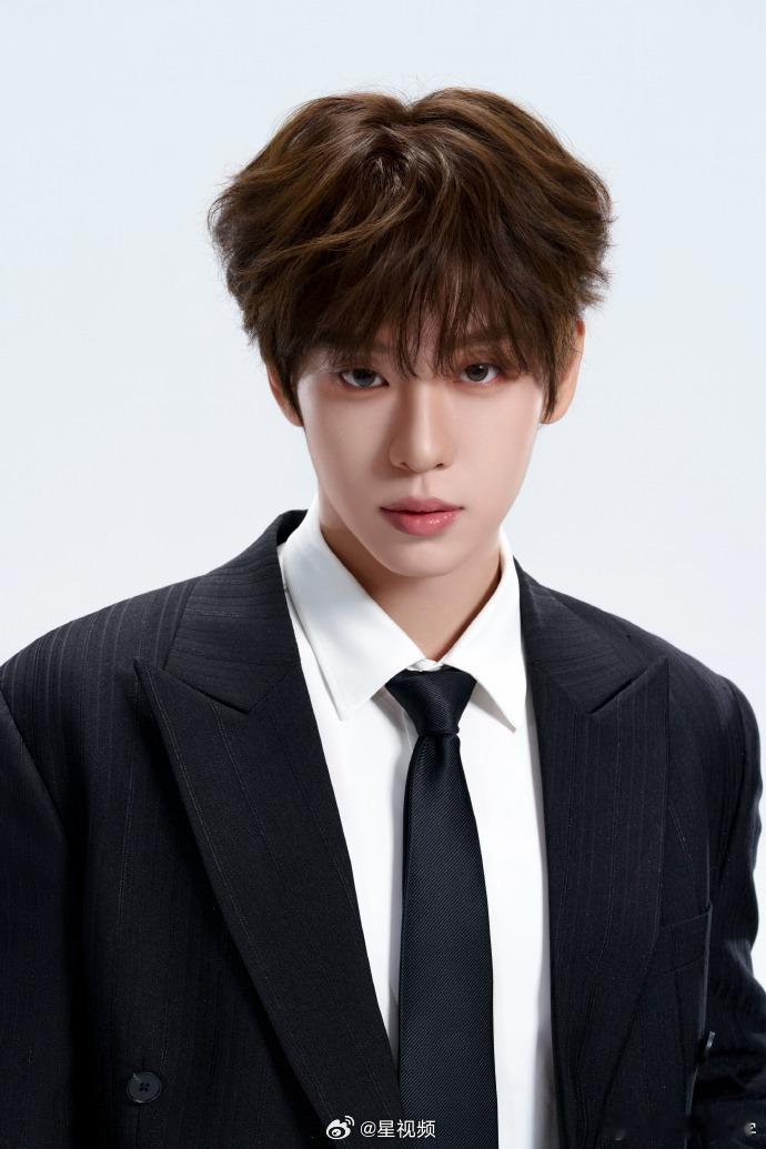 余景天情人节发新歌谁能拒绝情人节当天的新歌惊喜，余景天这首《Right Here