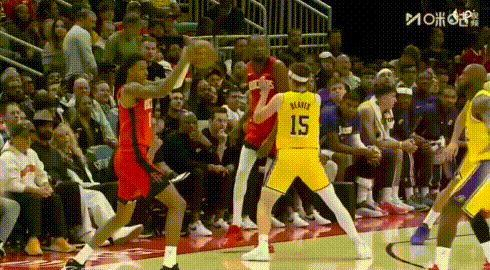 杜兰特推里夫斯这下真是故意的，哈哈。
湖人也是鸡贼，放着詹姆斯这种大个不去防，偏