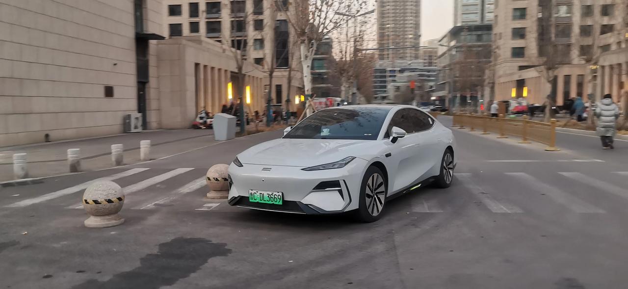 有一种乱停车，叫肆无忌惮！济南cbd停车乱象