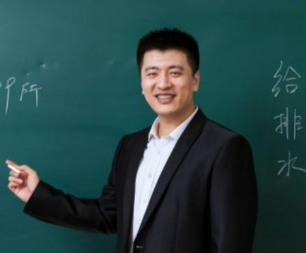 张雪峰有段话，说得又冷又真：“公安局的，孩子在读警校；卫健委的，孩子在学临床；法
