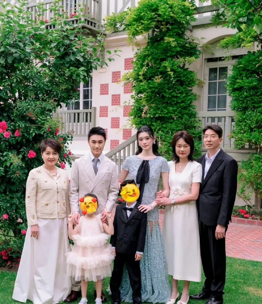 时间都去哪儿了！何猷君奚梦瑶儿女都这么大了，从恋爱到结婚生子，看着他们的一双儿女