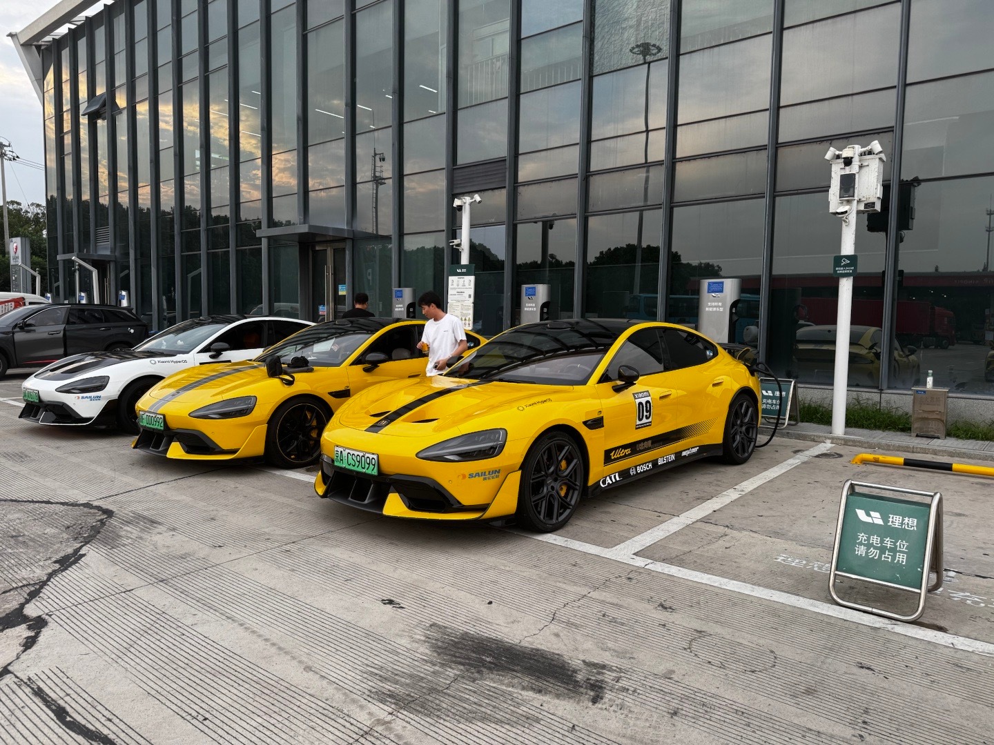 出门在外，得靠友商  ​​​