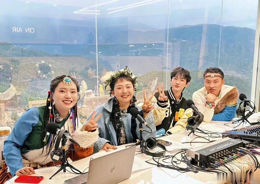 汪苏泷回应650友谊六年时光见证了四个人友情的变化，从陌生拘谨到随性坦然，岁月慢