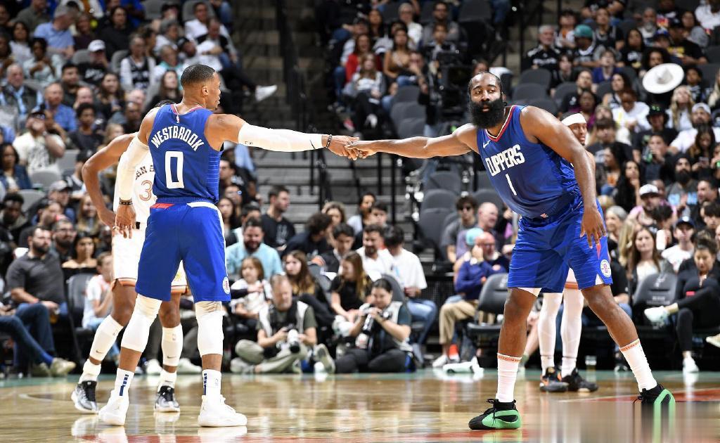 完美！哈登和威少本场合计送出16次助攻 两人都是0失误
11月21日讯 NBA常
