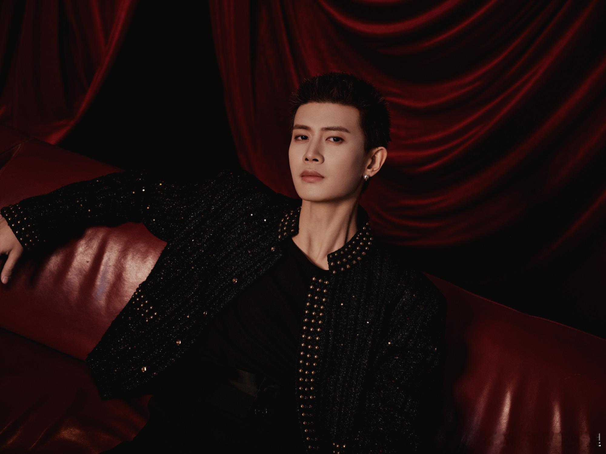 任嘉伦又帅又酷真男人 