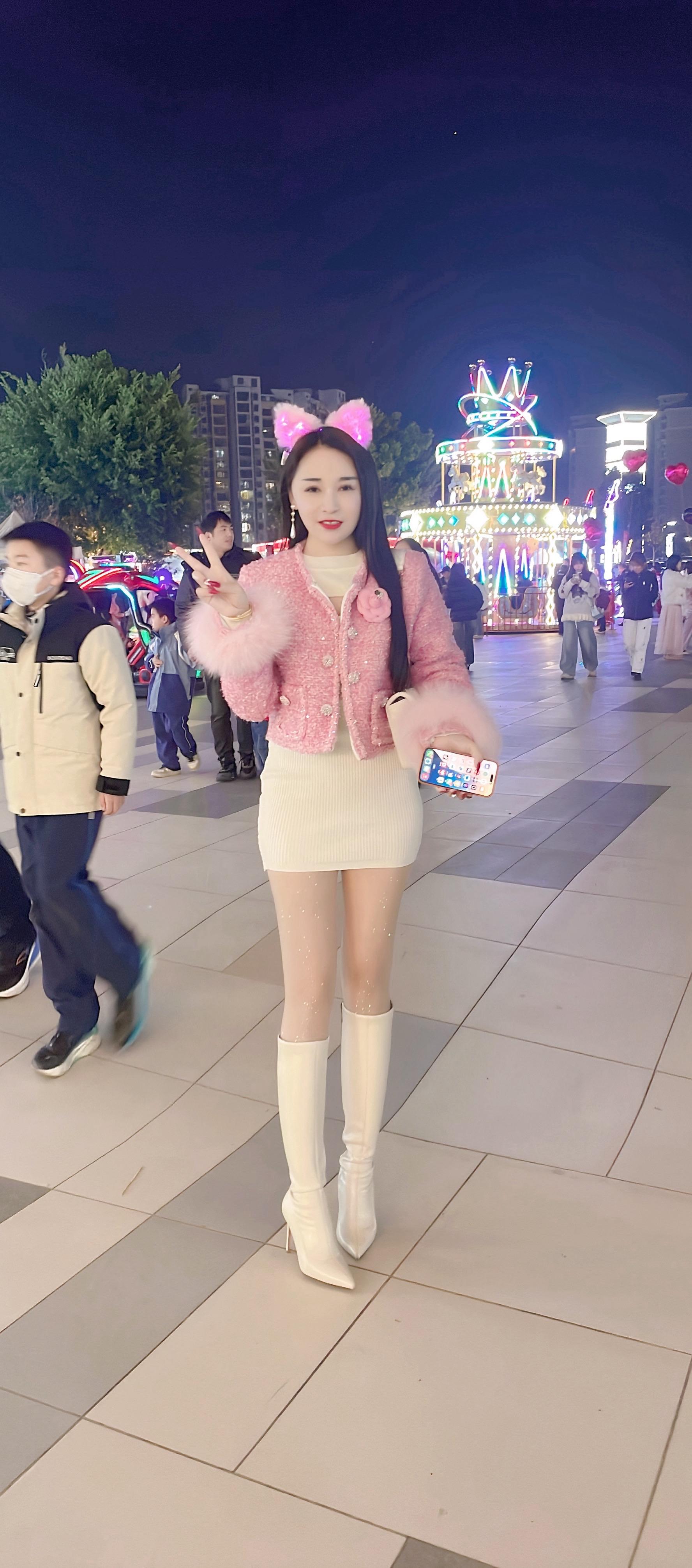 我们不管多少岁心态要年轻才有奔头，气氛要到位才能开心🥳别人说我带这个...