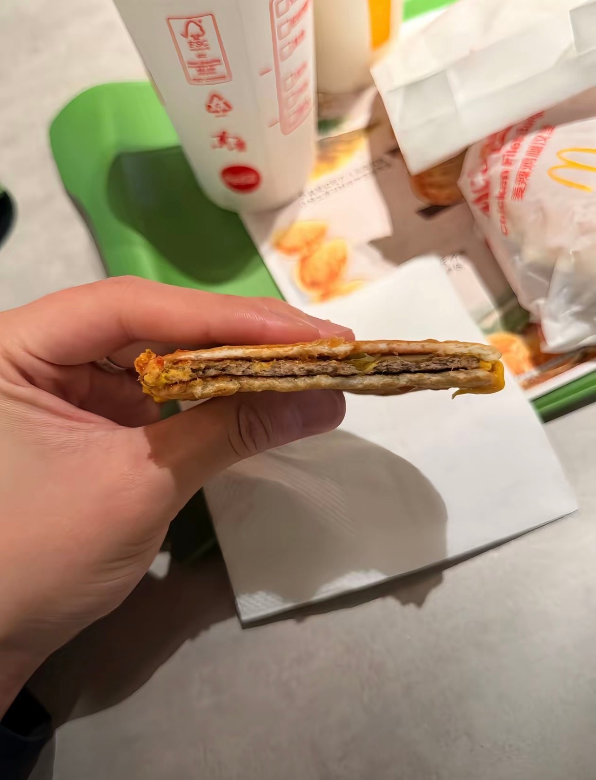 安格斯厚切牛肉堡 ​​​