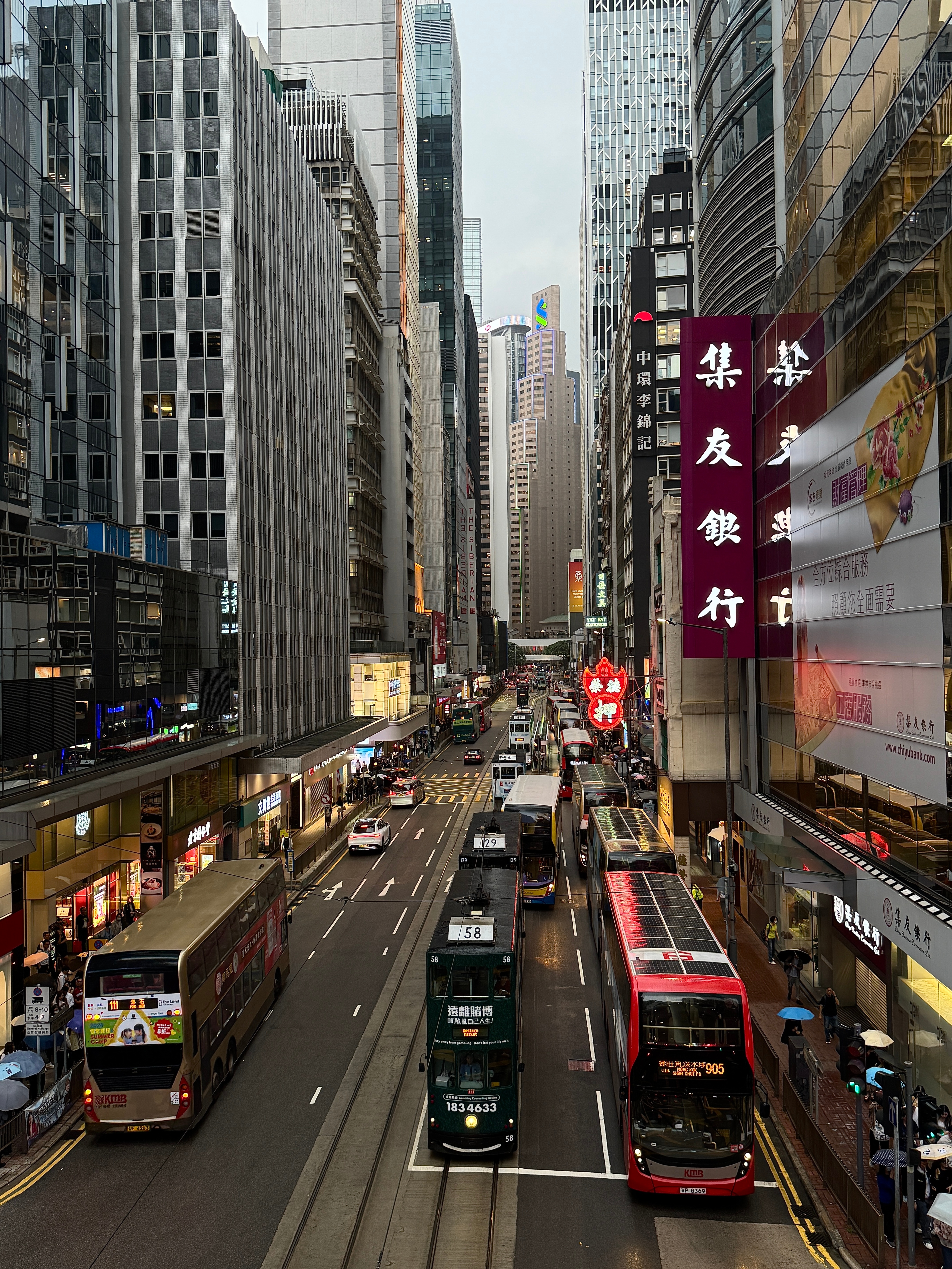 继续发发香港的存图中环的路真的太难走了感觉像是到了重庆🙈 ​​​