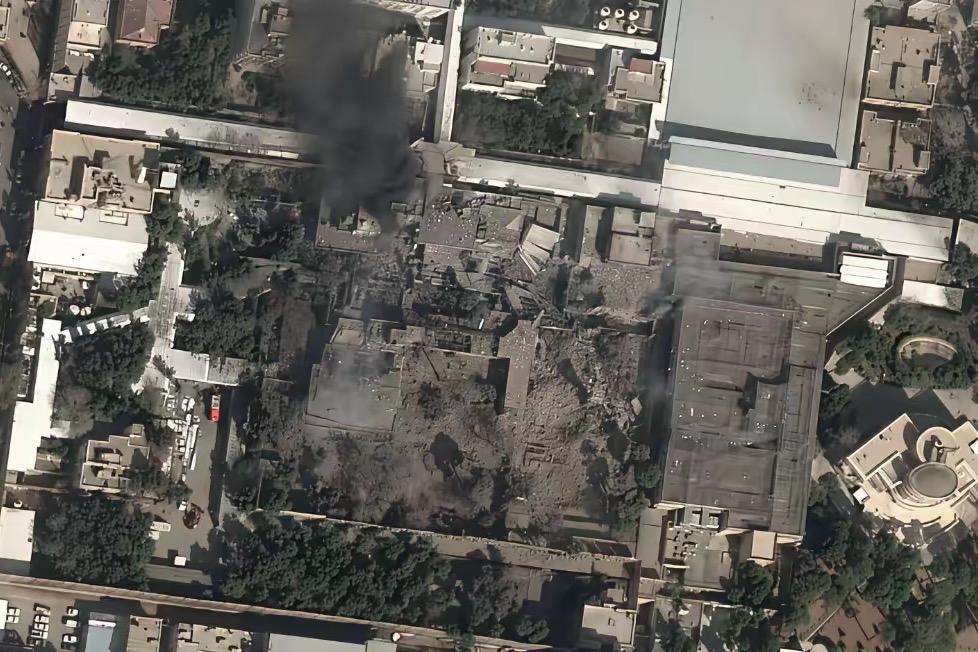 明修栈道 ，暗渡陈仓。老美将伊朗戏耍于股掌之间，谈判桌上的话语权从来就在实力而不