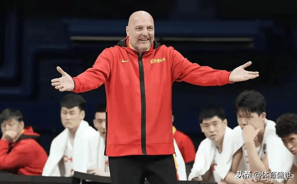 乔尔杰维奇执教中国男篮，磨合时间短确实是个大问题。他此前执教塞尔维亚男篮6年，熟