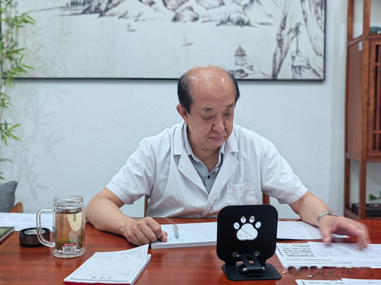 辟谣！手机、零食根本不是抽动病根！多数家长都搞错了，难怪总反复
从事中医儿科临床