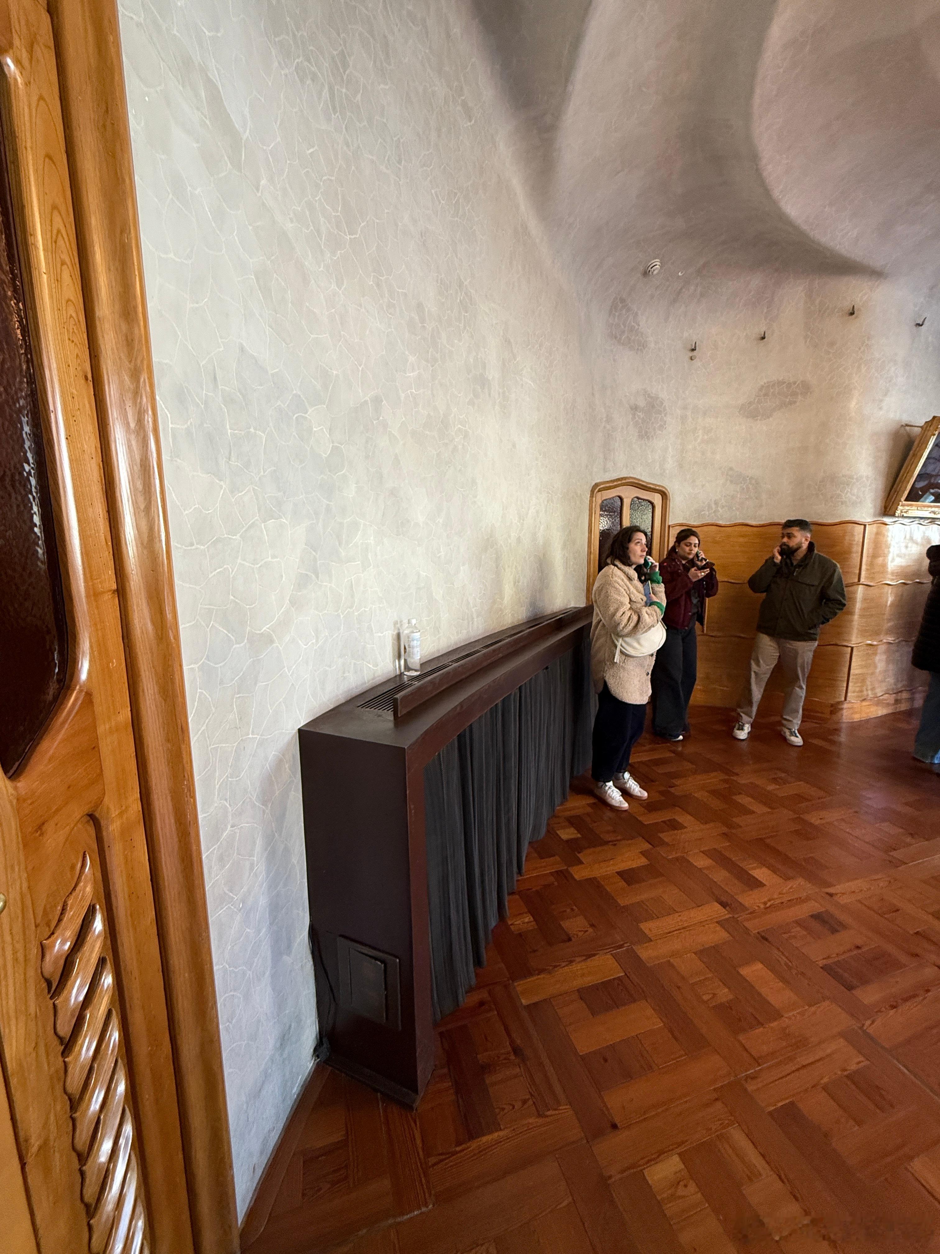 是哪个国家的游客，把矿泉水瓶遗留在2005年被联合国教科文组织列为世界文化遗产的