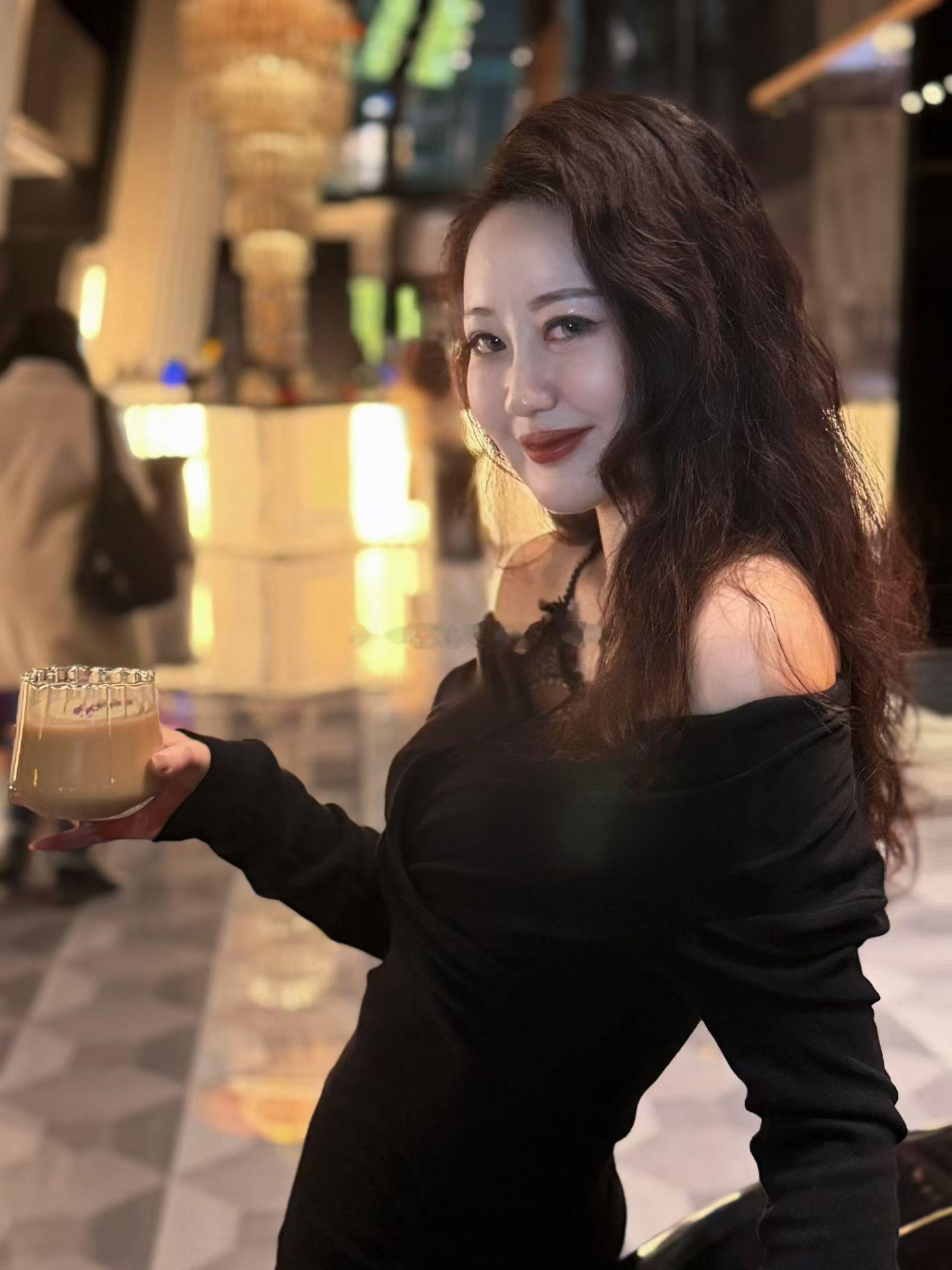 坐标成都。身体和灵魂，总要有一个在路上🦢 