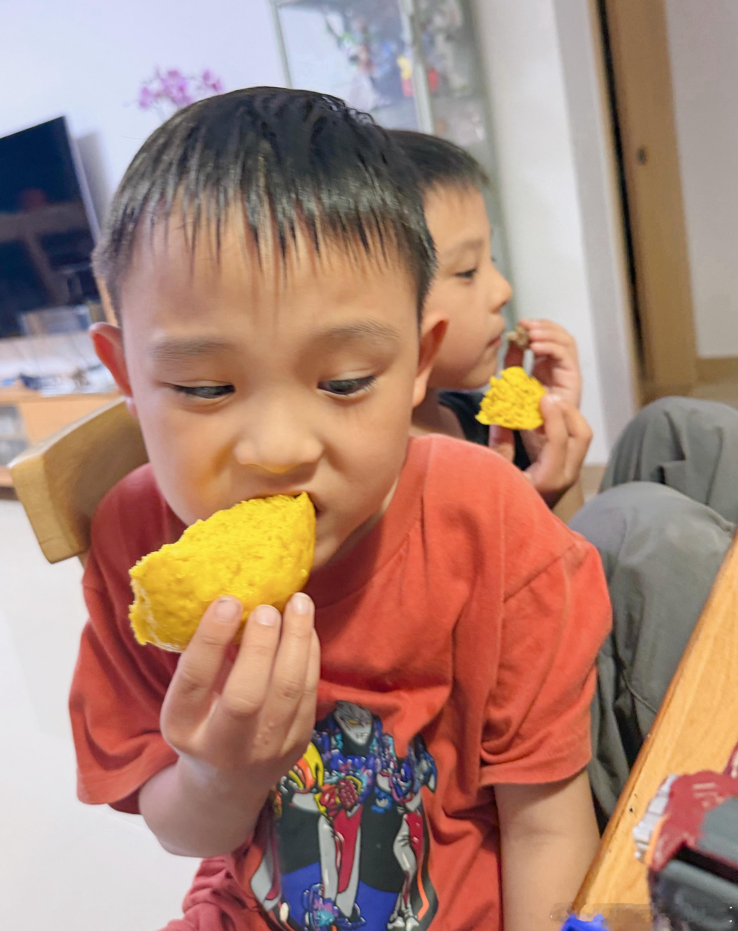 是谁的孩子大晚上饿了，于是去做了一锅南瓜馒头？哦，是我[鼓掌] ​​​
