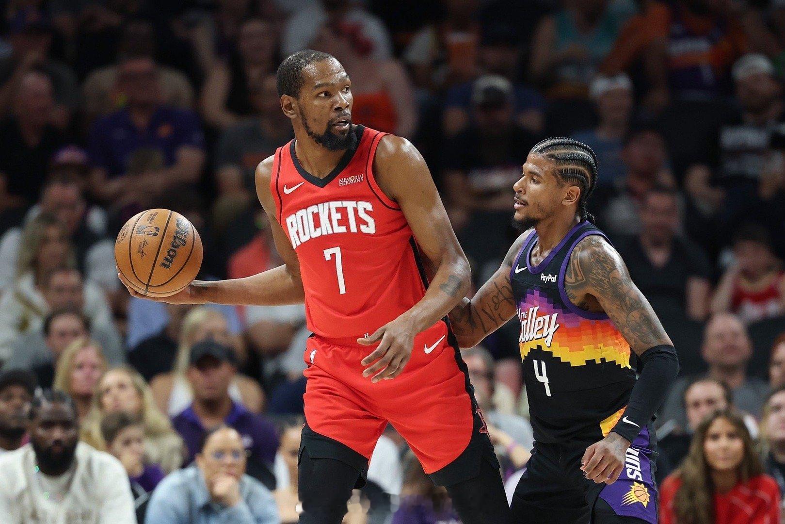 杜兰特本赛季vs太阳，3胜0负，场均26分6篮板5助攻，三项命中率48+39+1