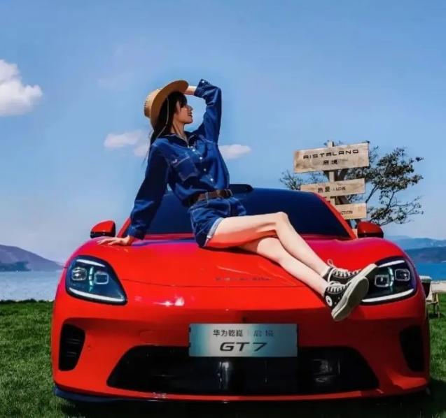 华为×广汽联手亮剑，启境GT7给出30万购车最优解
30万预算买车，很多人陷入两